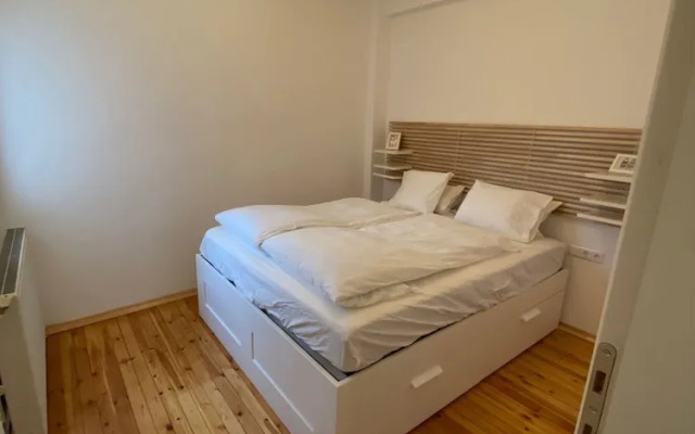 Modern, Centrally Located Apartment
