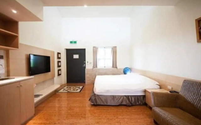 Palm Island Hostel