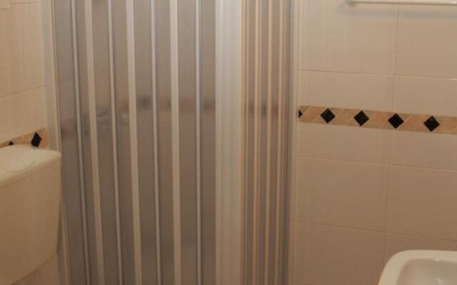 E-Nove Lounge Hostel Caffe