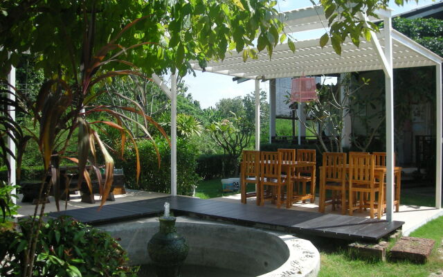 Baan Rim Klong Resort