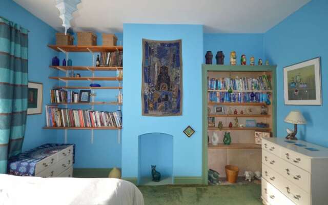 Eclectic Home In Trendy Bristol Suburb