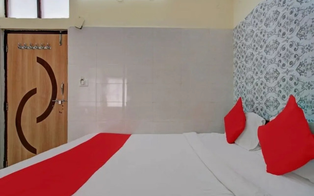 iROOMZ Hotel Sweekar Suites