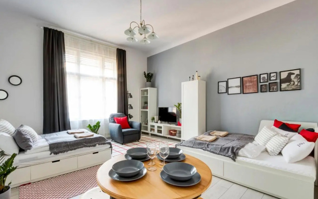 BpR Pyvo Street Home with balcony