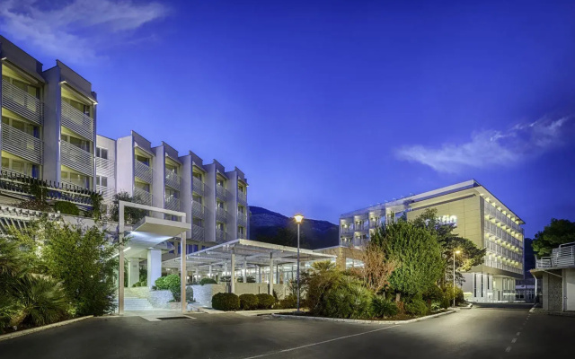 Carine Hotel Delfin