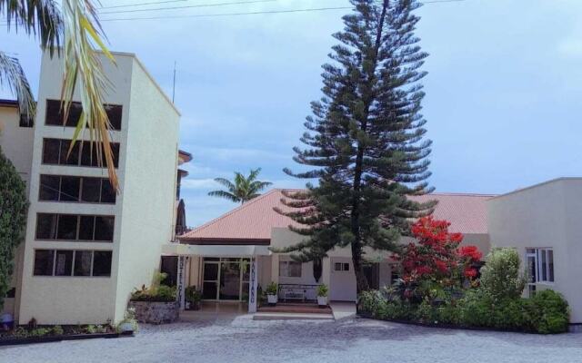 Makutano Club & Resorts