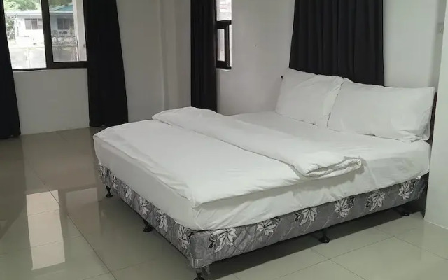 White Diamond Apartment