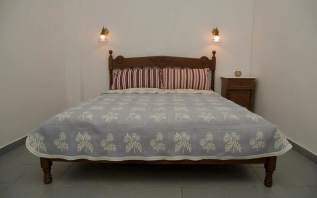Erato Apartments