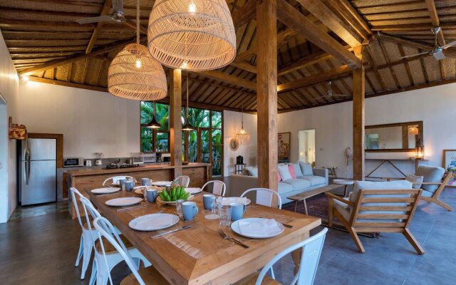 Luxury 4 Bedroom Villa With Private Pool, Bali Villa 2067