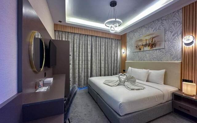Gold Sky Avenue Hotel