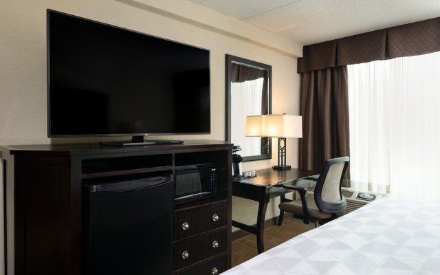 Holiday Inn Hotel & Suites Charleston West