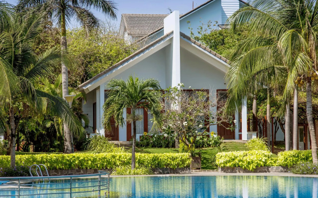Carmelina Beach Resort
