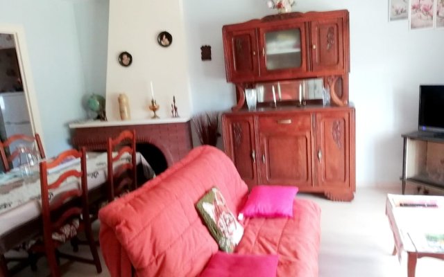 House With 3 Bedrooms in Montbron, With Furnished Garden