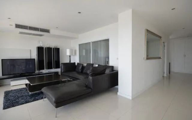 Sunset Plaza Apartment