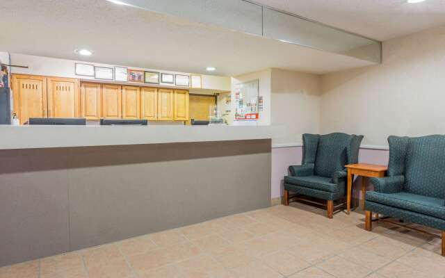 Super 8 by Wyndham St. Charles