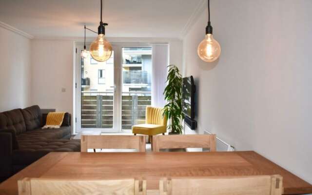 Stylish and Super-central 2 Bedroom Modern Apartment