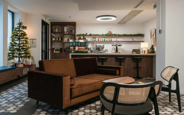 Beau M Paris Hostel