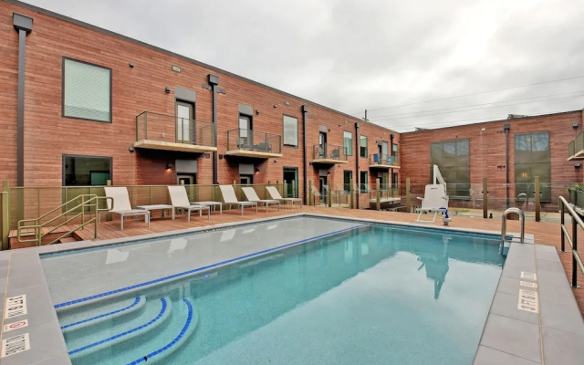 East-Side Urban Retreat Unit 263 - 2 Br Condo