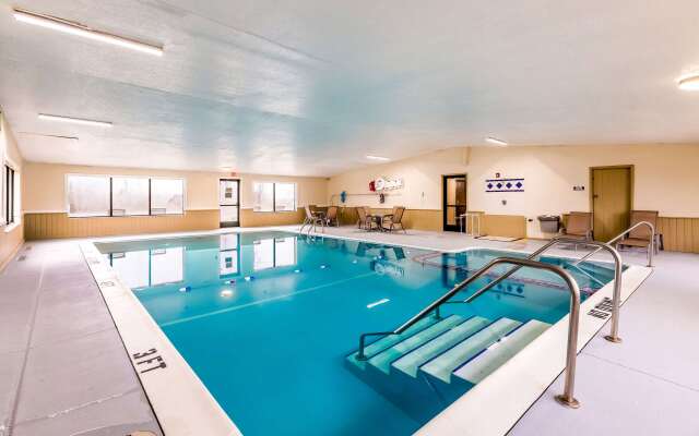 Econo Lodge Inn & Suites Auburn