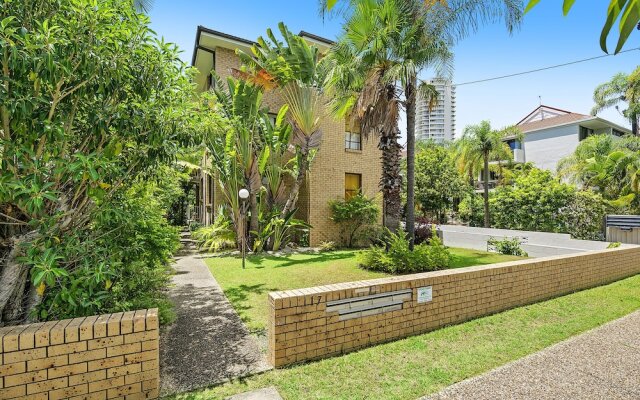 Beachside Unit Near Convention Centre