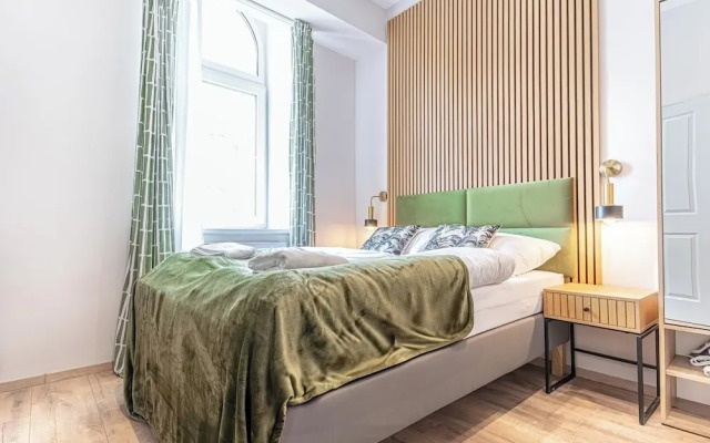 4BR Apt. for Groups 6-Min to Stadthalle