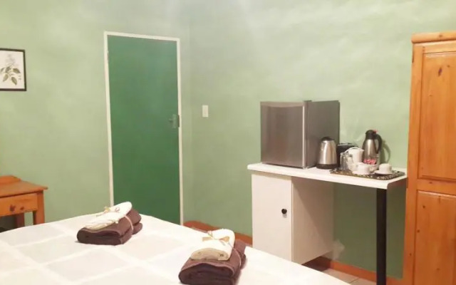 Oaks and Acorns Guest Lodge