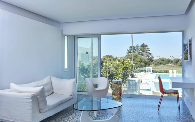 So White Club Resort