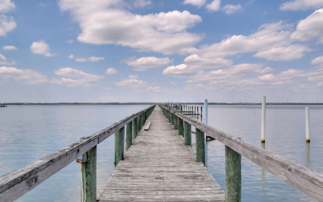 Bayfront Chincoteague Getaway W/ Fire Pit!
