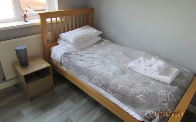 Spacious Detached Bungalow With Ample Parking