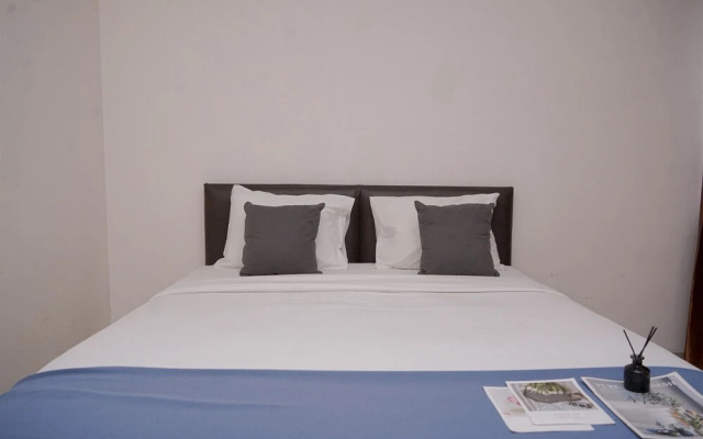 Minimalist And Spacious Studio Apartment At Paramount Skyline