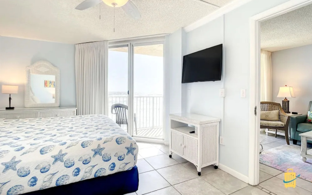 Beachfront Oceania Beach Club Complex