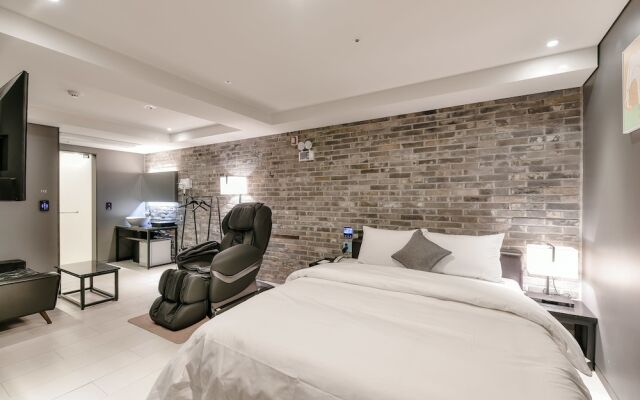 Nine Hotel