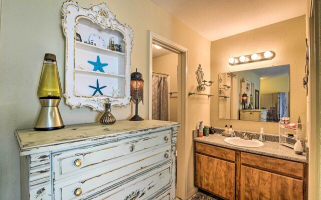 Refreshing Galveston Condo w/ 2 Balconies!