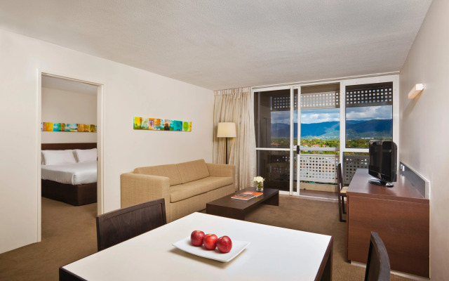 Cairns Harbourside Hotel