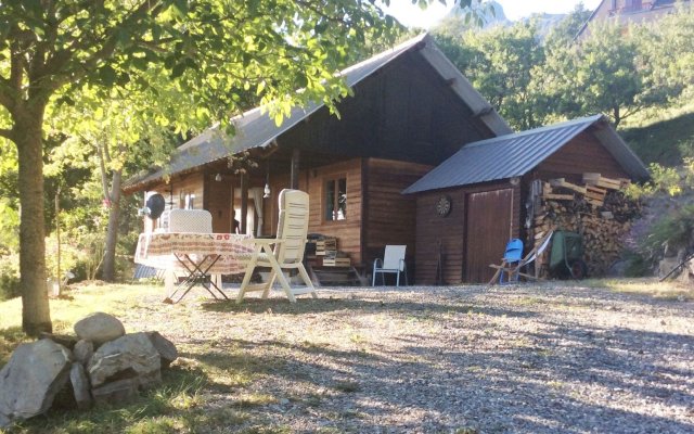Beautiful Chalet with Terrace, Garden, Barbecue, Parking