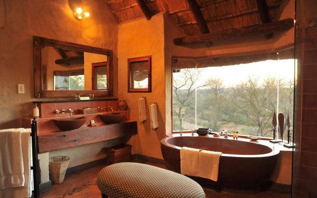 Lukimbi Safari Lodge