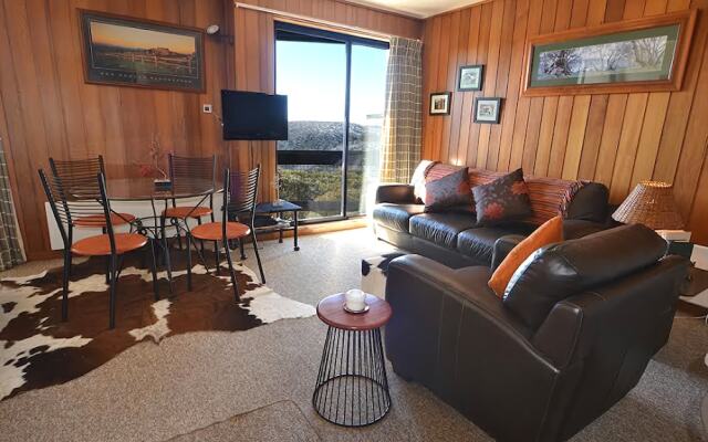 Hotham 1750 4