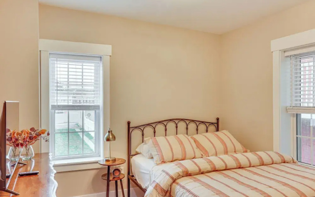 Family-friendly Townhome w/ Patio in Columbia!