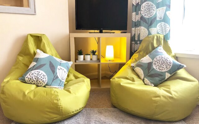 Lux Blu - Kenwyn Studio Apartment