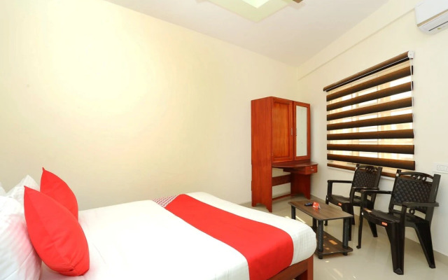 OYO 37302 White Cort