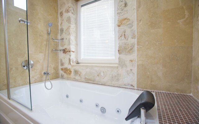 Villa Mucize by Akdenizvillam