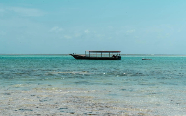 Le Mersenne Zanzibar, Autograph Collection