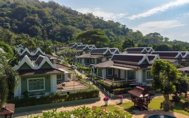 Thirty Degrees in February, Khao Tao, Hua Hin