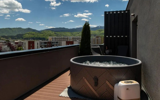 Skylark - Singapore Penthouse with Jacuzzi & Panoramic View
