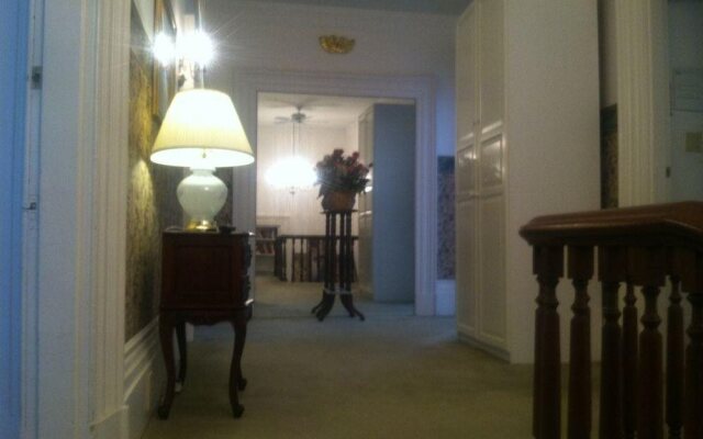 Inn by the Rose Garden