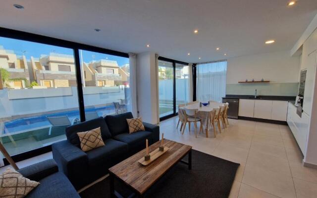 Lo Pagan Holiday House