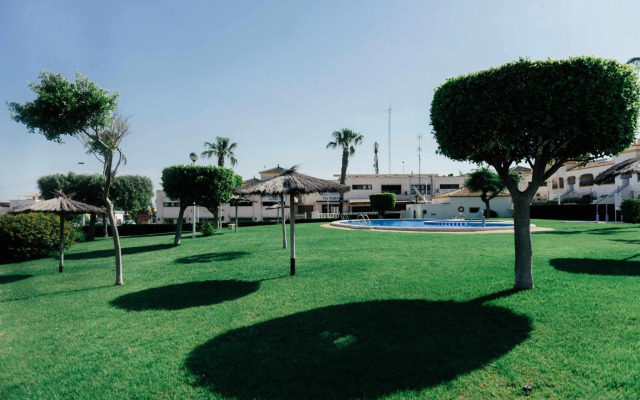 Stunning 2 bedroom apartment with Pool View