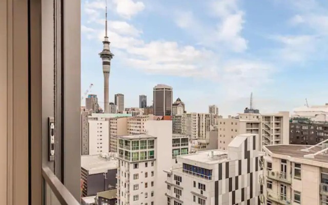 Contemporary Apt - Free Parking