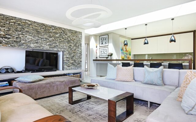 Luxury 5-star Private 4-bed Villa With Pool and Views Close to Camps Bay Beach