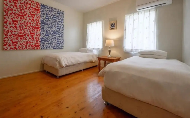 Lulu Manza – Guest Rooms – Onna