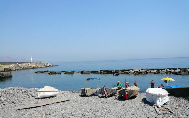 House With 3 Bedrooms in Riposto, With Wonderful sea View and Enclosed